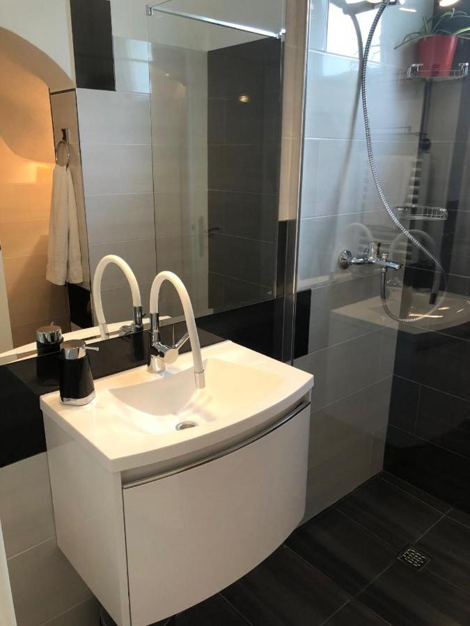Cozy New Flat For 2 Or 3 Apartment Хвар Екстериор снимка